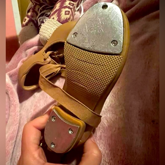 Tan-size 9c-tap shoes - Picture 3 of 3